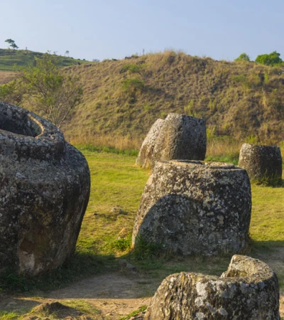 石臼平原（PLAIN OF JARS）