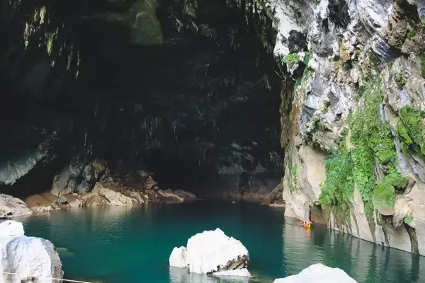 ປະສົບການໃນການສຳຫຼວດວັງວຽງ (1)