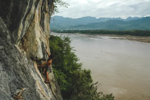 ການຮຽນປີນຜາຢູ່ທີ່ວັງວຽງ - ໝົດມື້