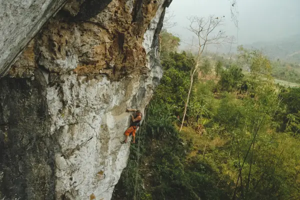 ການຮຽນປີນຜາຢູ່ທີ່ວັງວຽງ - ໝົດມື້