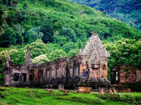 VAT PHOU AND CHAMPASAK TOWN. ANCIENT AND MODERN CULTURES