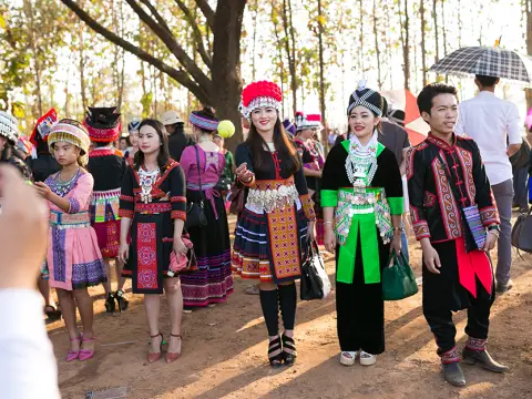 Hmong New Year – Noj Peb Caug