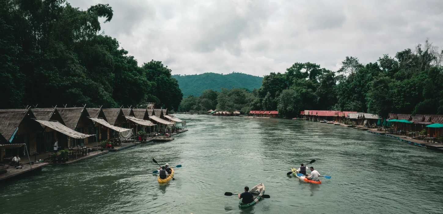 沉浸在大自然中：湄凰镇南立河上的1小时皮划艇体验