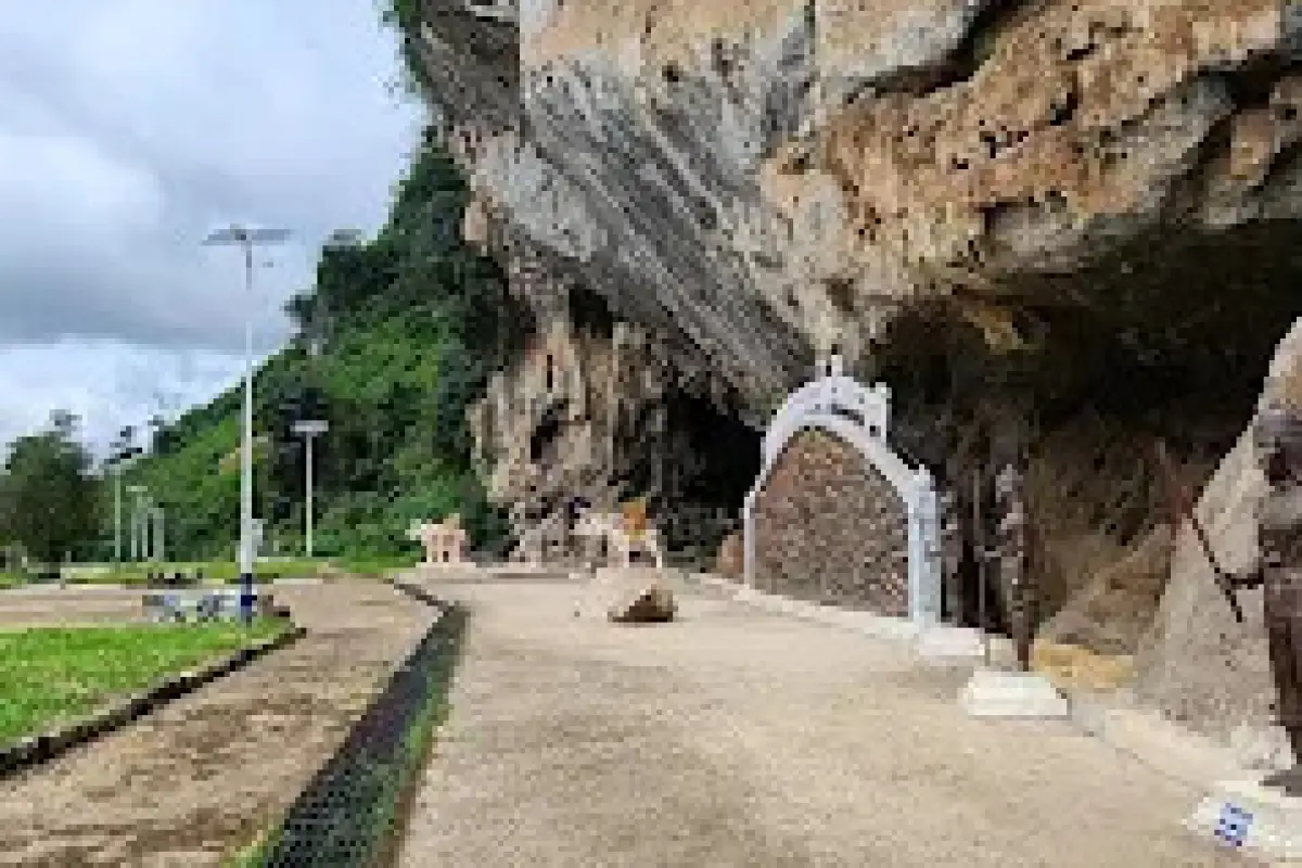 Chao Anouvong Cave