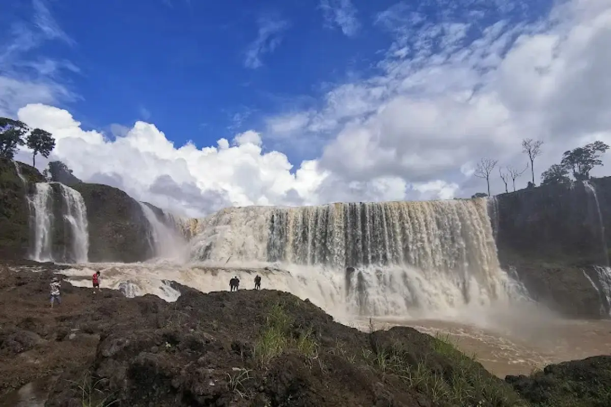 Tad Xe Pong Lai Waterfall