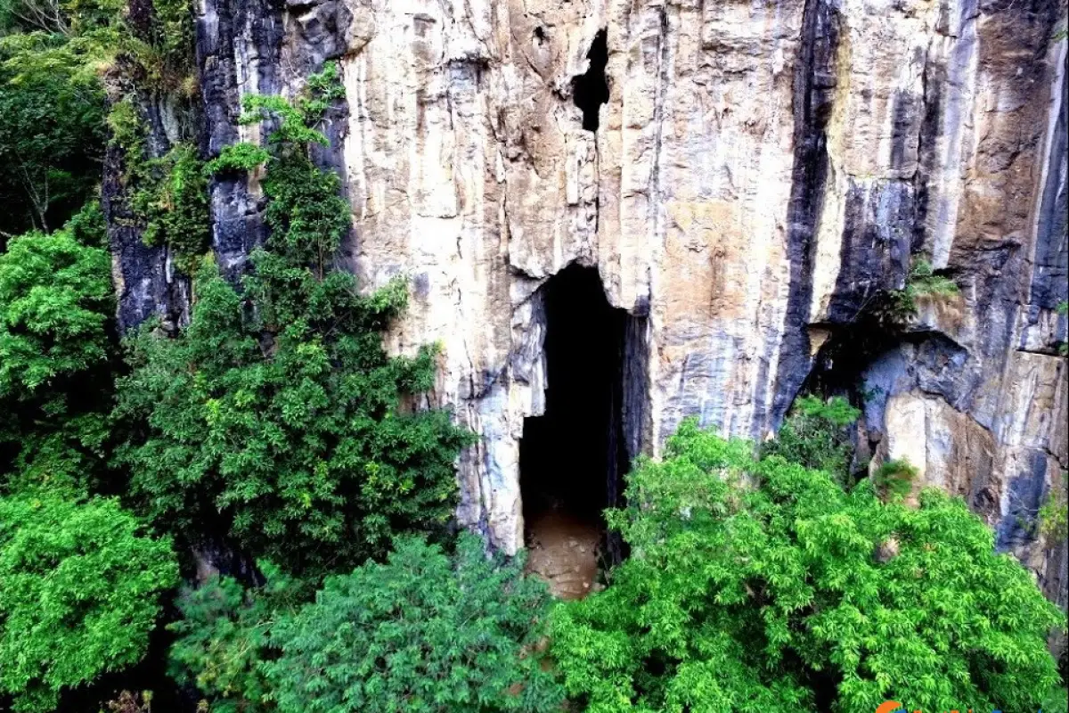 Pha Kuang Cave Adventure