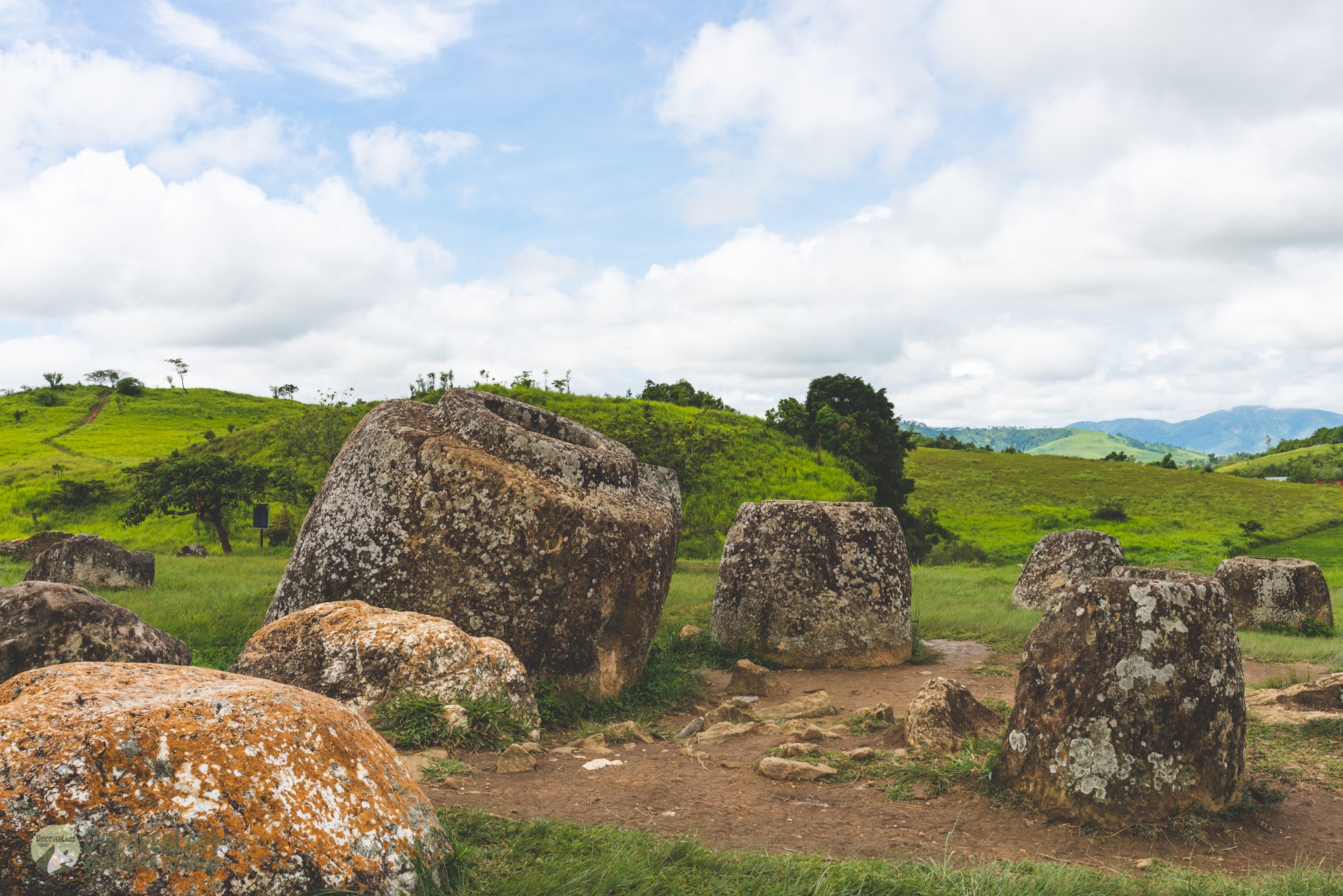 石臼平原（PLAIN OF JARS）