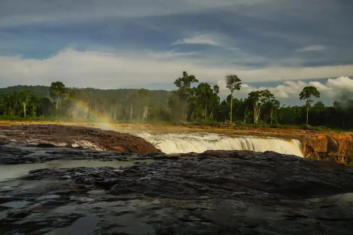 Tad Xe Pong Lai Waterfall