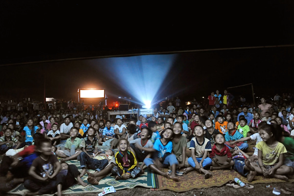 ผู้ชมละครเงา ผู้ชมละครเงา