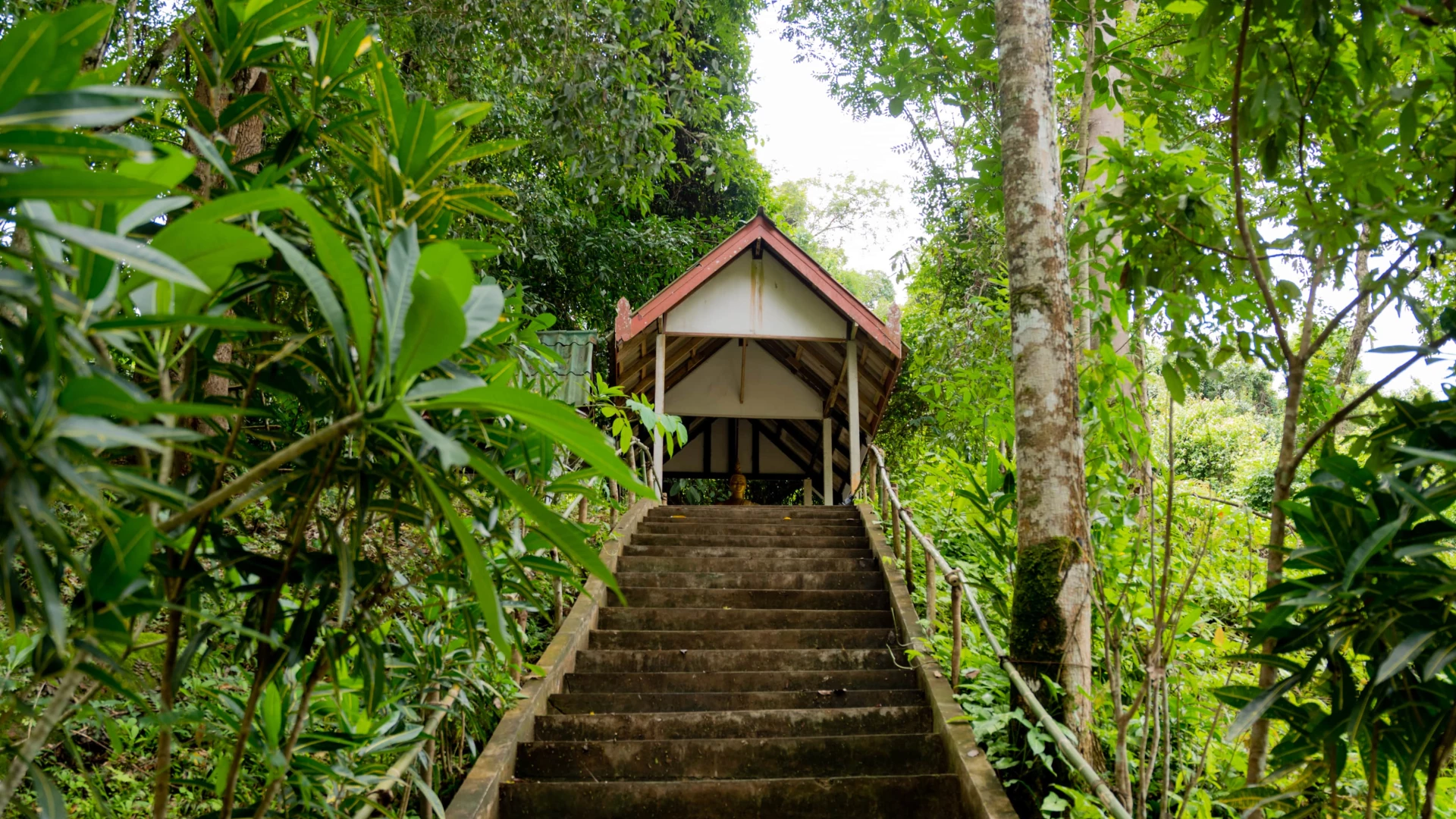 Kaeng Nyui Waterfall