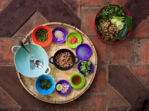 ປະສົບການການ ແລະ ວິຖີຊີວິດຂອງຄົນລາວ