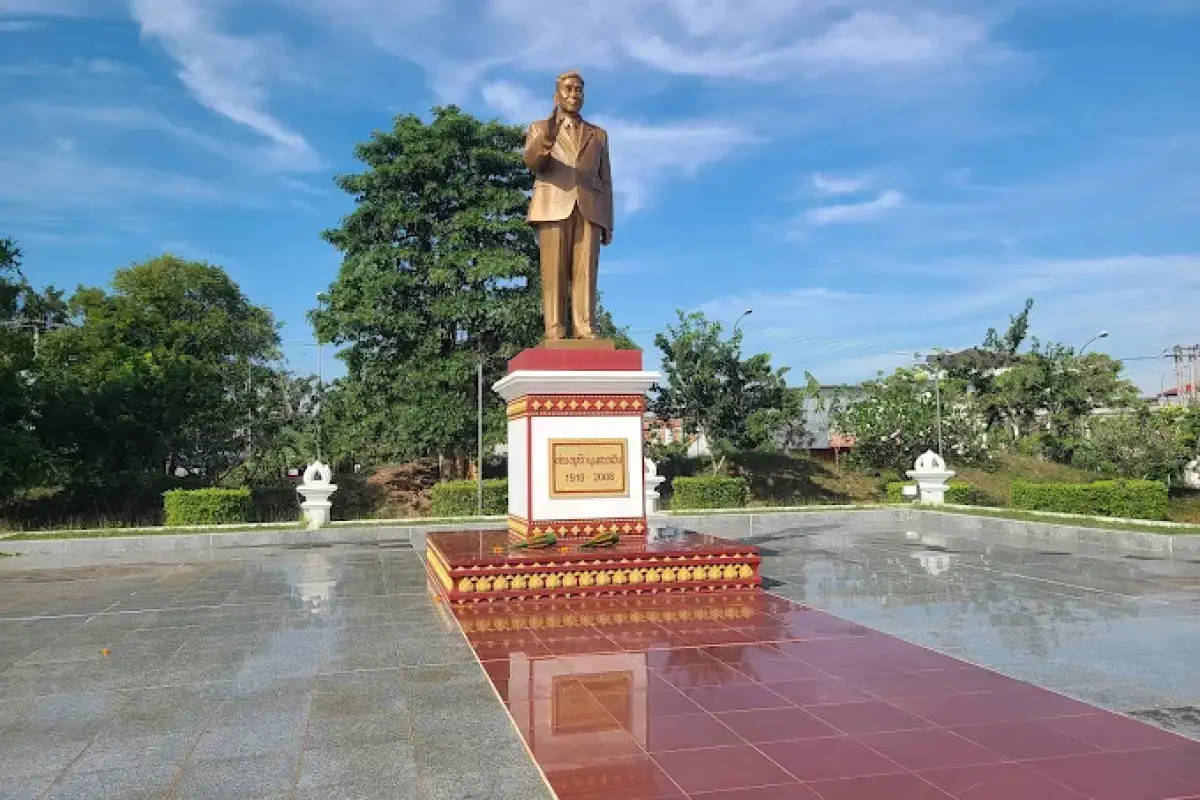Nouhak Phoumsavanh Memorial Park