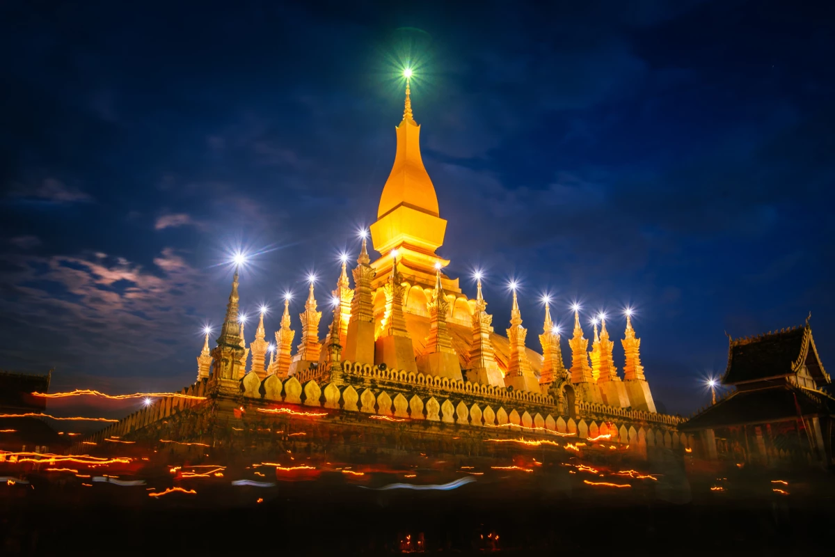塔銮佛塔(PHA THAT LUANG STUPA) 塔銮佛塔(PHA THAT LUANG STUPA)
