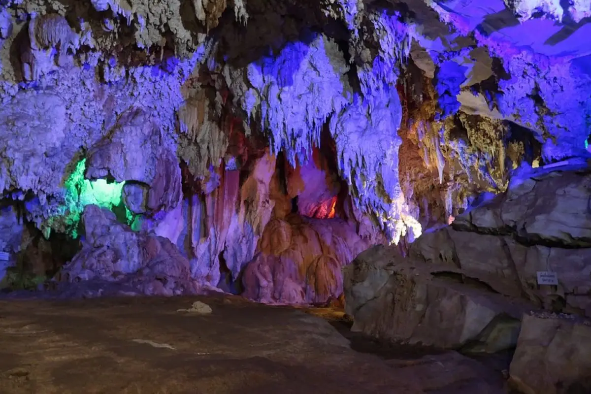 Tham Nang Ene Cave