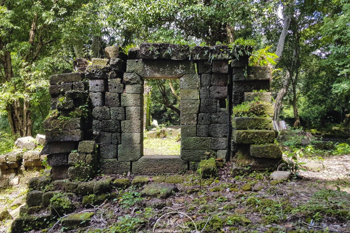 ปราสาทโต๊ะโมะ หรือ ปราสาทอุ้มเมือง  ปราสาทโต๊ะโมะ หรือ ปราสาทอุ้มเมือง