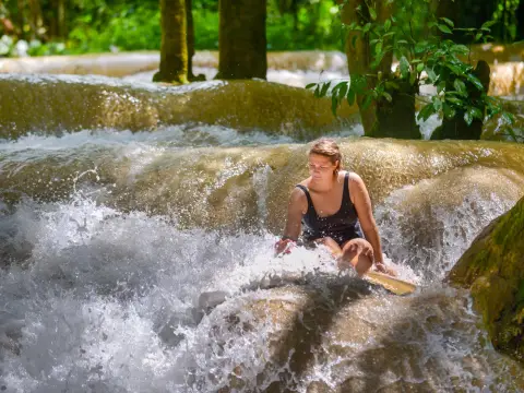 ນ້ຳຕົກຕາດແສ້
