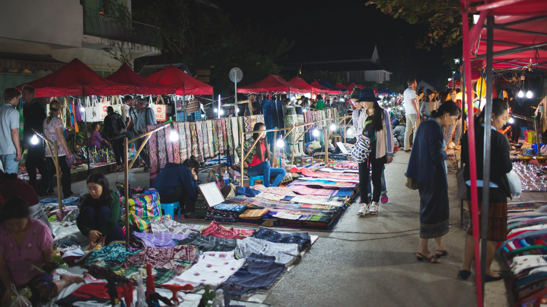 Handicraft Night Market in Luang Prabang