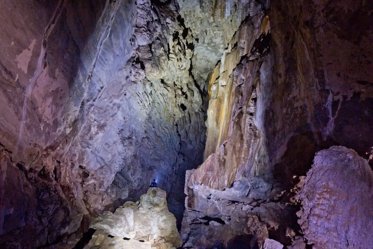 Tham Nang Ene Cave