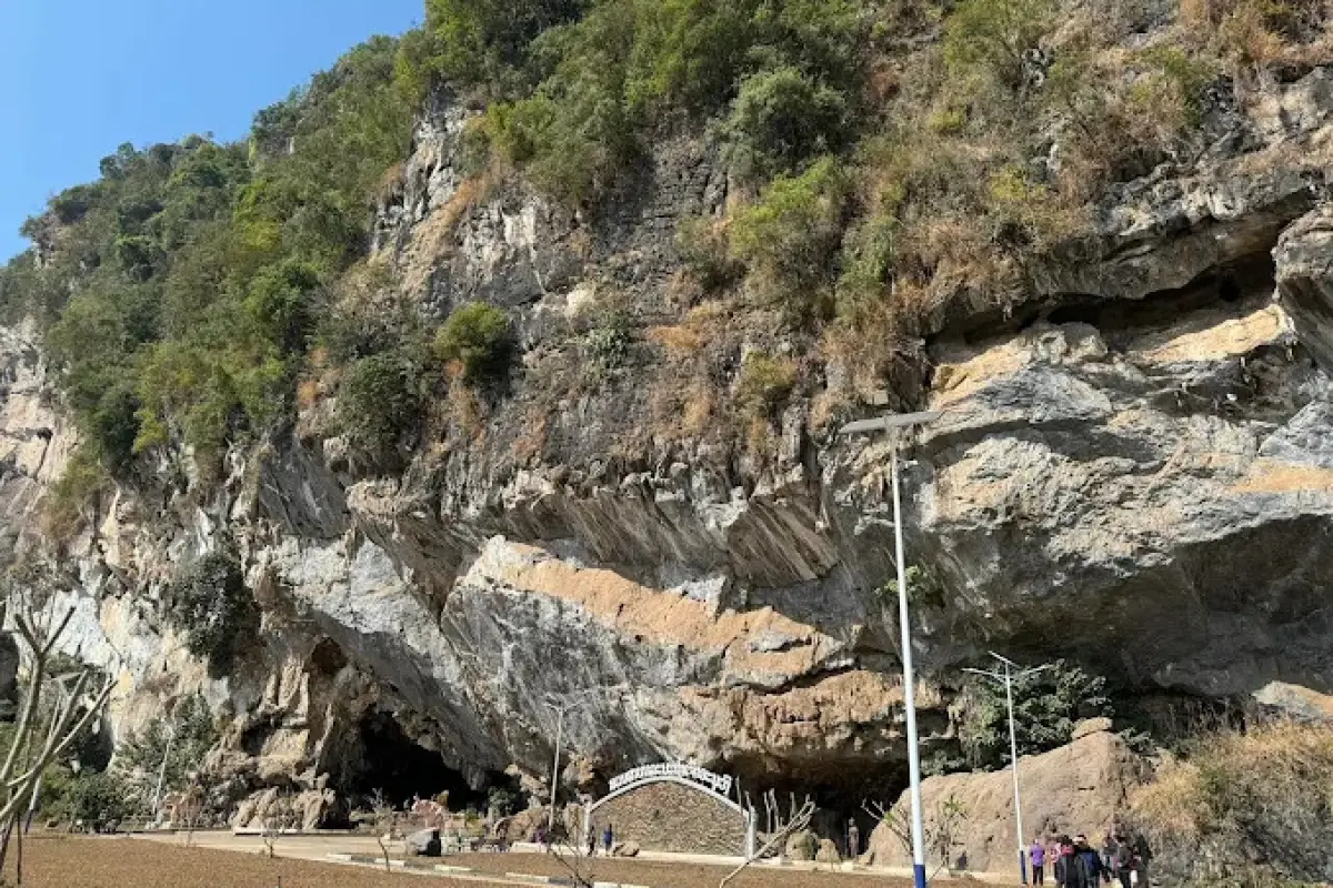 Chao Anouvong Cave