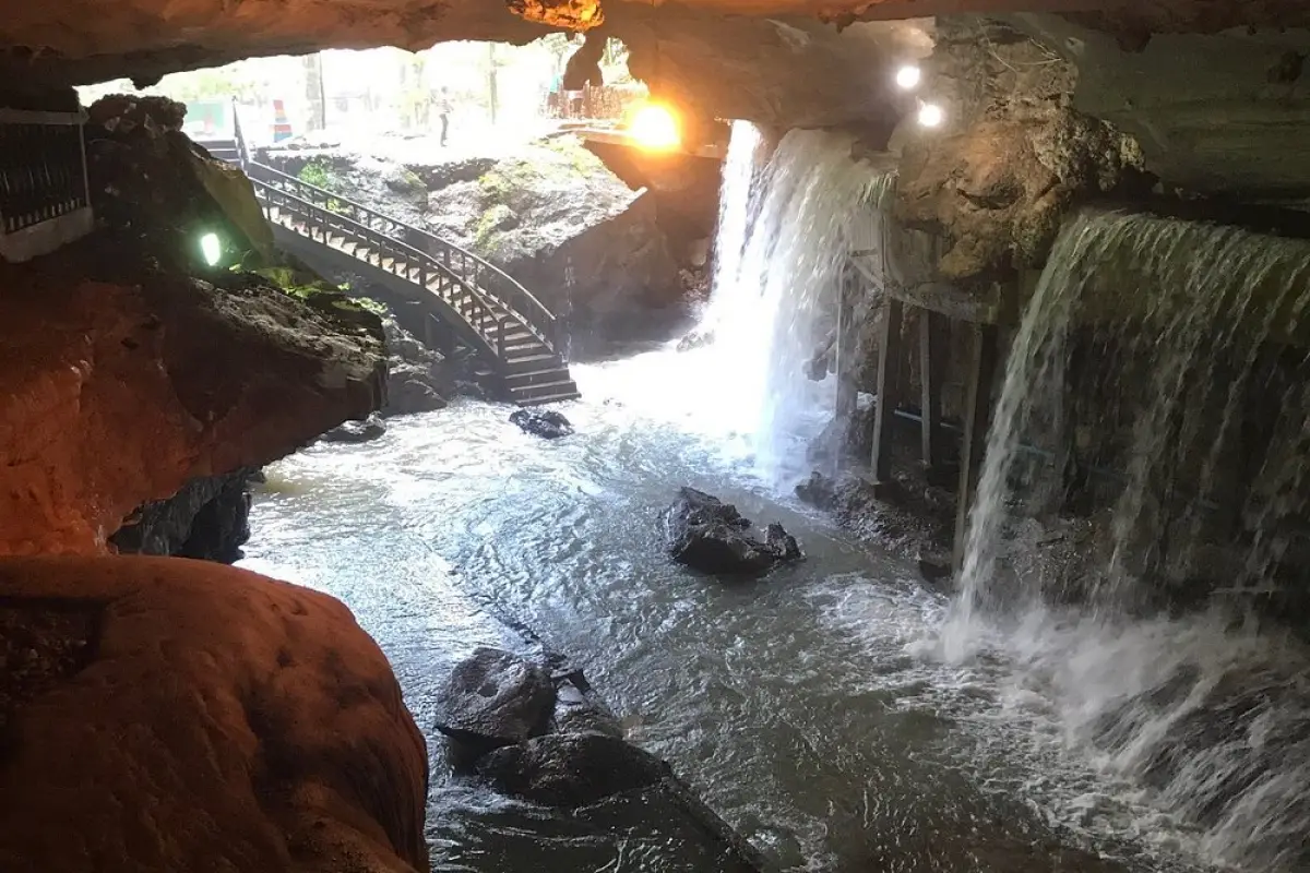 Tham Nang Ene Cave