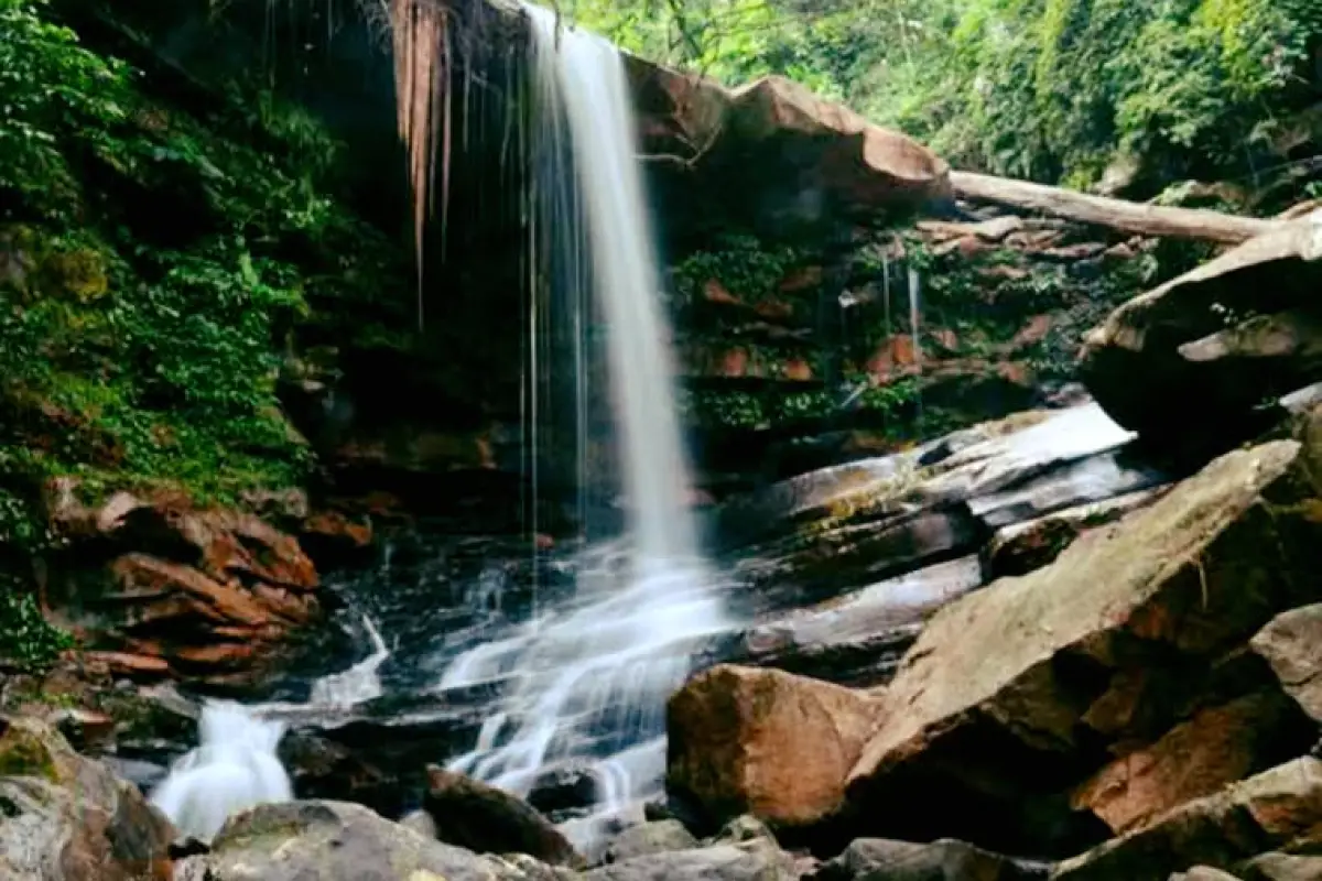 Tad Poung Waterfall