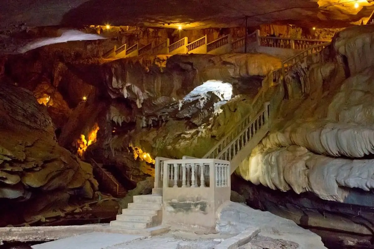 Tham Nang Ene Cave