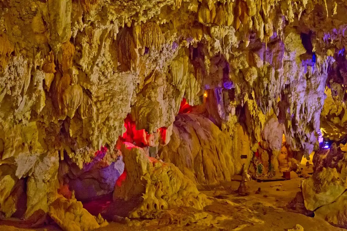 Tham Nang Ene Cave