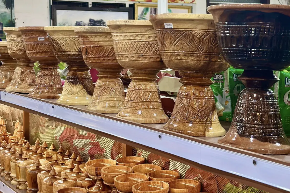 Lao House Shopping Center