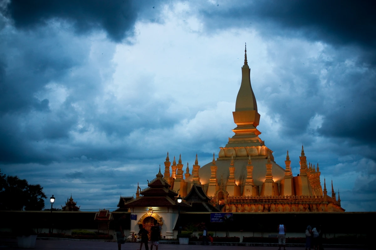 塔銮佛塔(PHA THAT LUANG STUPA) 塔銮佛塔(PHA THAT LUANG STUPA)