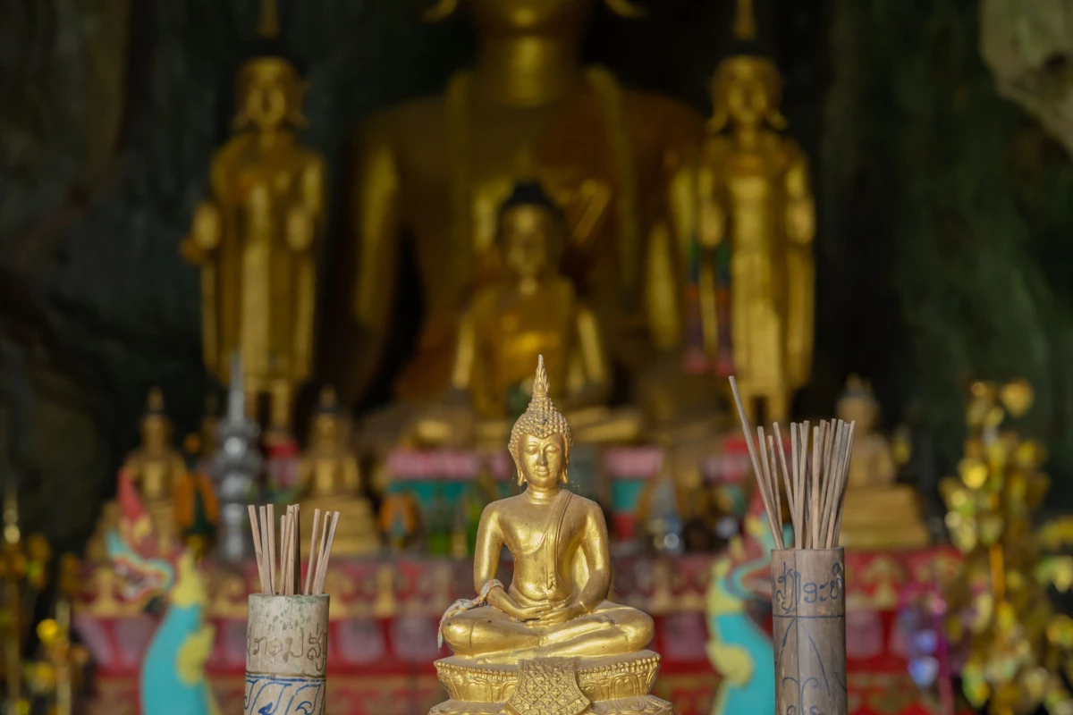 ບ້ານຖ້ຳຊ້າງ