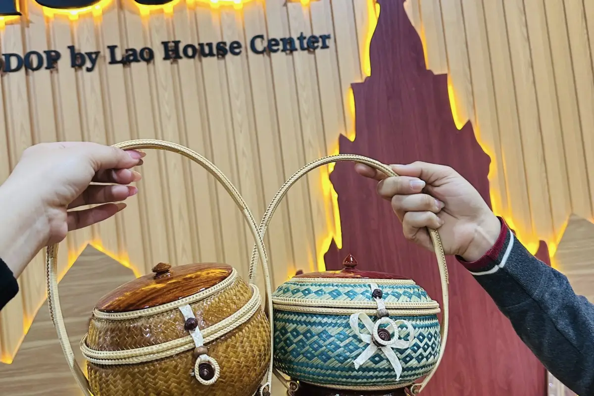Lao House Shopping Center
