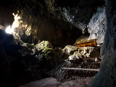 ຖ້ຳປູຄຳ