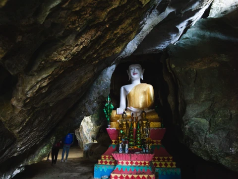 Caving (4 Caves & Blue Lagoon 1) Caving (4 Caves & Blue Lagoon 1)