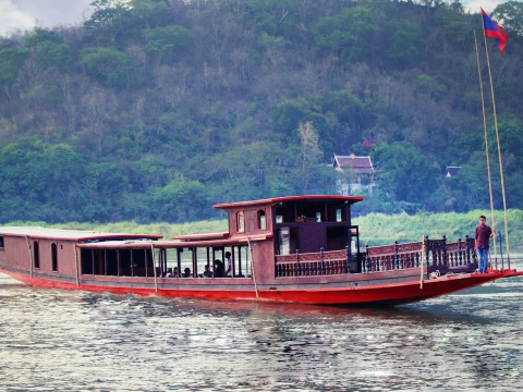 Luang Prabang Pak Ou Lunch Cruise Experience Luang Prabang Pak Ou Lunch Cruise Experience
