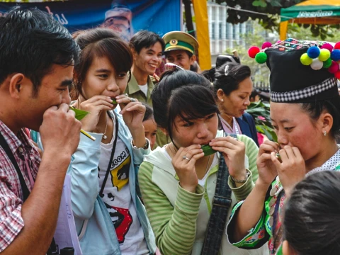 Authentic Lao Textile & Handicraft Shopping Adventure in Luang Prabang Authentic Lao Textile & Handicraft Shopping Adventure in Luang Prabang