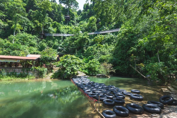 พายเรือคายัค เข้าถ้ำและล่องห่วงยางภายในถ้ำ 1 วัน พายเรือคายัค เข้าถ้ำและล่องห่วงยางภายในถ้ำ 1 วัน