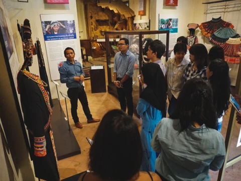 “A Guide to Buying Ethnic Handicrafts in Luang Prabang” Hands-On Talk “A Guide to Buying Ethnic Handicrafts in Luang Prabang” Hands-On Talk