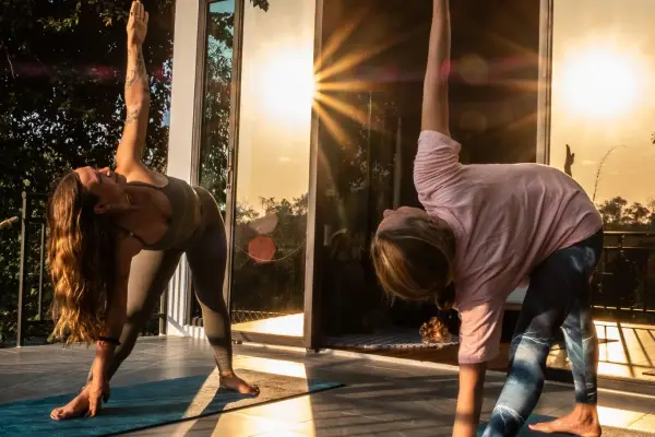 ໂຍຄະ, ນັ່ງສະມາທິ & ອາຫານເຊົ້າ