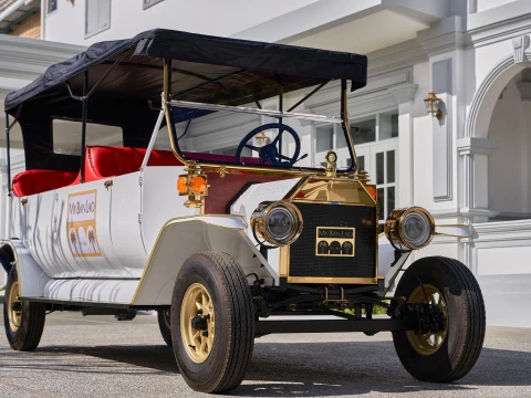 Private Airport Transfer in Luang Prabang By E-Vintage Car Private Airport Transfer in Luang Prabang By E-Vintage Car
