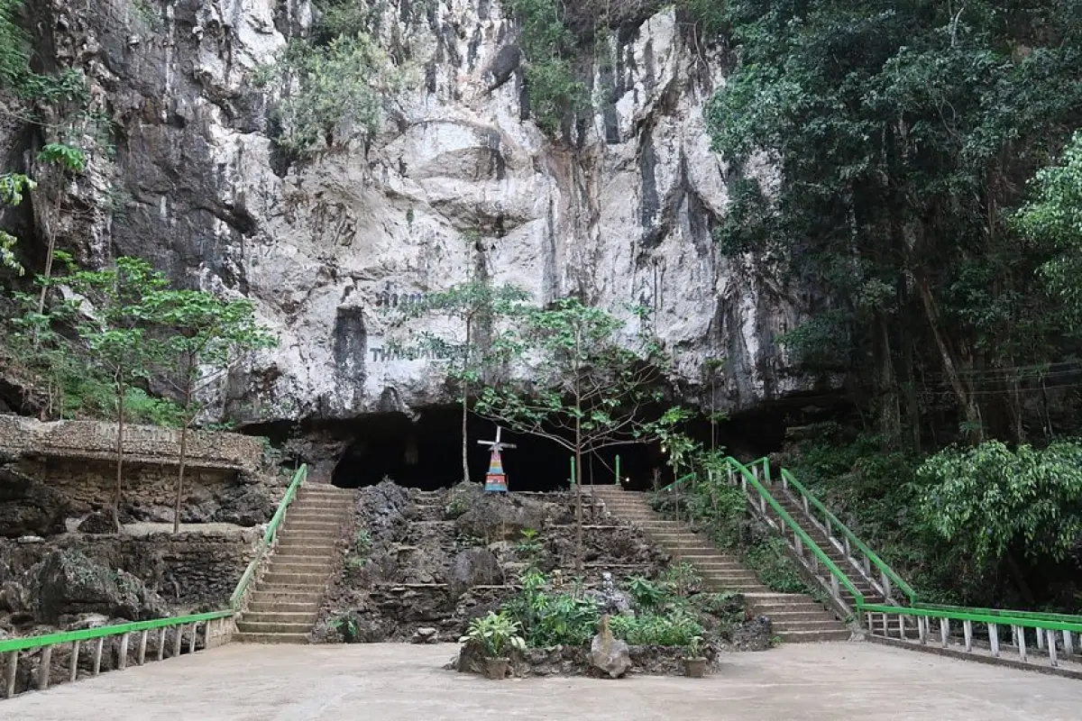 Tham Nang Ene Cave