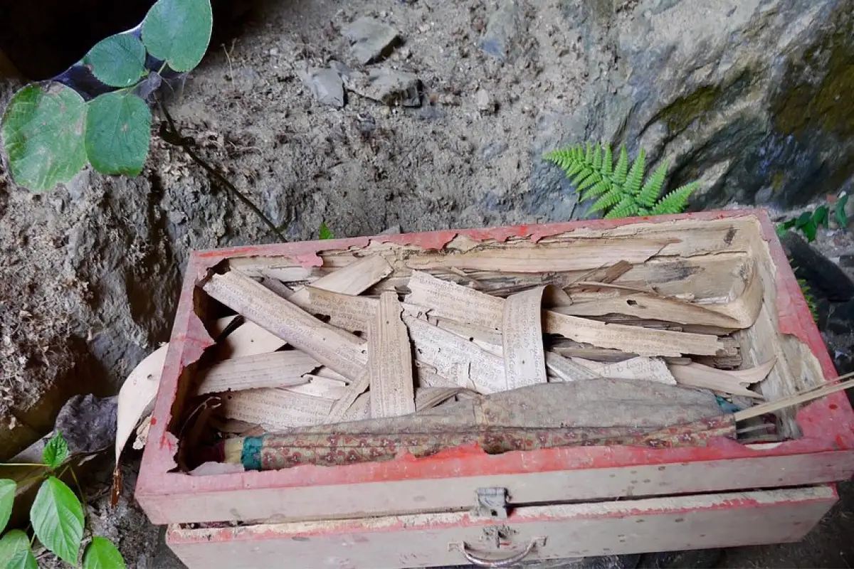 Pha Kuang Cave Adventure