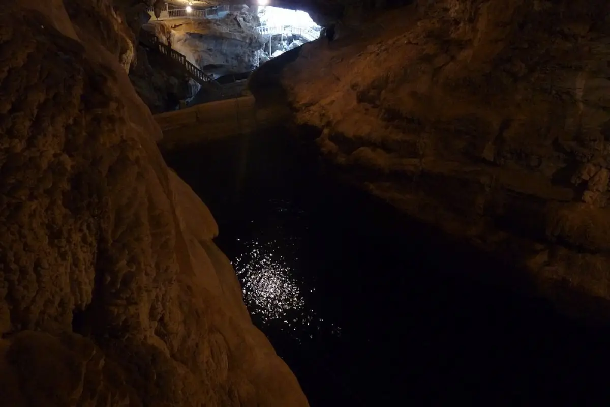 Tham Nang Ene Cave