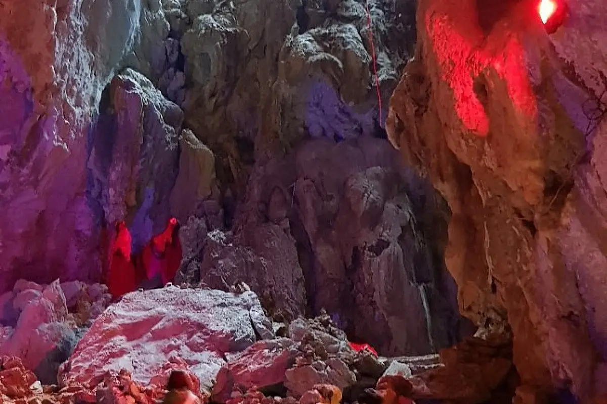 Tham Nang Ene Cave