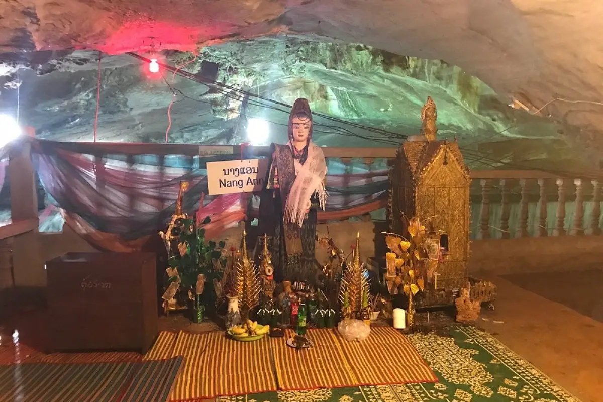 Tham Nang Ene Cave