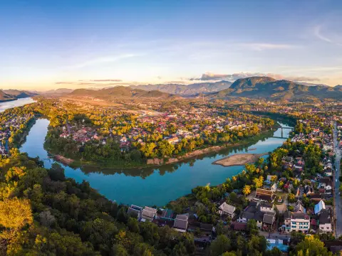 Private Full-Day Luang Prabang City Tour & Kuang Si Waterfall